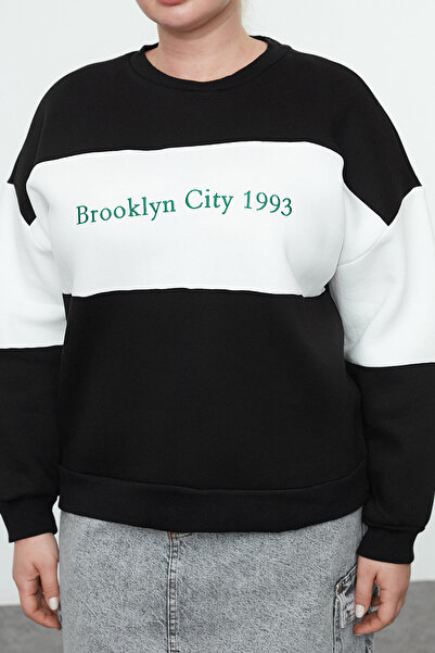 Trendyol Curve Černá Silná vnitřní fleecová výšivka Detail Pletená mikina větší velikosti Tbbaw24Ao00024