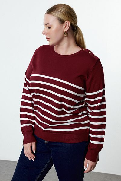 Trendyol Curve Burgunderroter gestreifter Strickpullover mit Rundhalsausschnitt TBBAW23AN00119