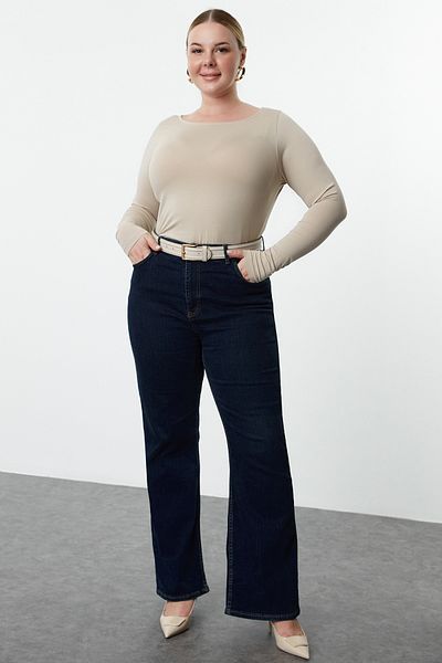 Trendyol Curve Beigefarbenes Langarm-T-Shirt in Übergröße – 100 % Baumwolle TBBAW25BF00000
