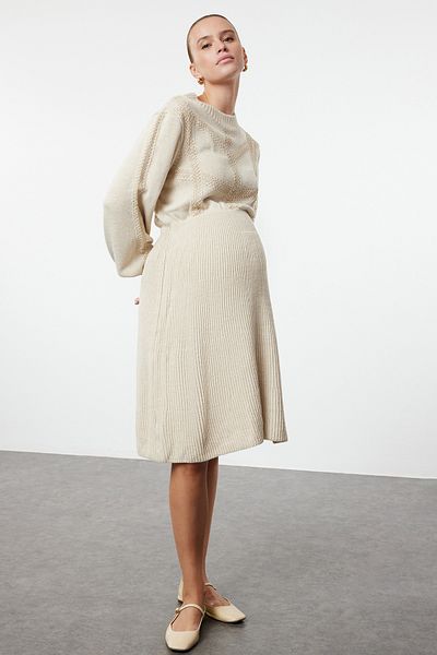 Trendyol Curve Beige gestricktes, detailliertes Cord-Strickkleid in Übergröße und Umstandsstrickkleid TBBAW24AH00018