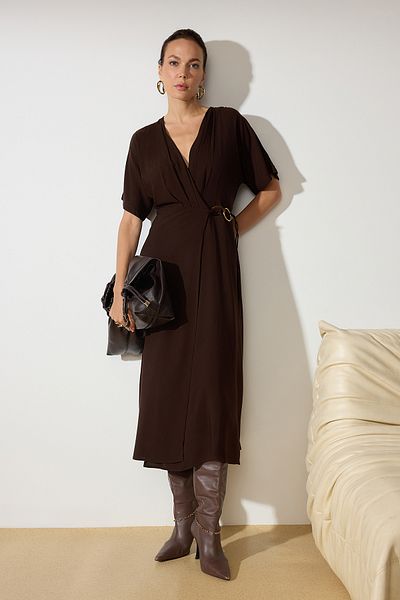 Trendyol Collection Καφέ Διπλό Πλεκτό Φόρεμα Midi με λεπτομέρεια δέσιμο αξεσουάρ TWOSS24EL00024