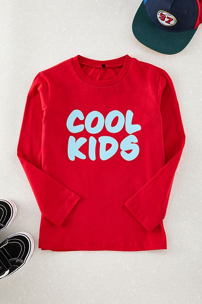 TRENDYOLKIDS Sötétkék-piros 3 részes nyomtatott kötött öltöny fiúknak - TKDAW25AU00141