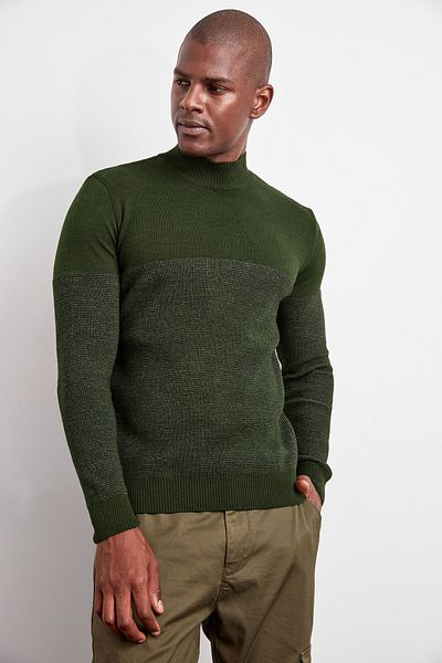 Trendyol Collection Khaki Slim Slim Fit Gestreifter Strickpullover mit Rundhalsausschnitt TMNAW20LS0014