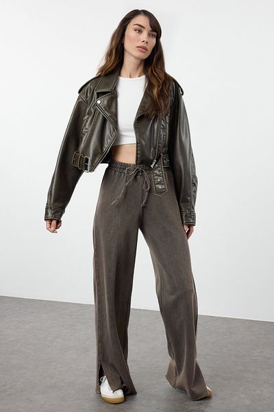 Trendyol Collection Dunkelbraune, dünne Strick-Jogginghose mit weitem Bein – Distressed/Pale-Effekt TWOAW22EA0426