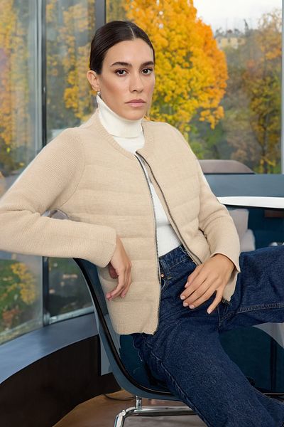 Trendyol Collection Μπεζ πλεκτή ζακέτα - λαιμόκοψη, φερμουάρ, παλτό εμφάνιση TWOAW25HI00193