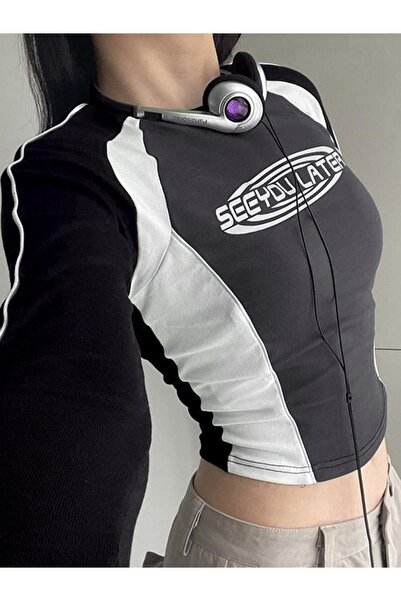 Toum بلوزة قصيرة مطبوعة بأكمام طويلة مخططة من Enya Jewelry