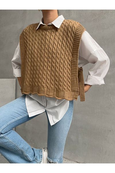 BEJNA Kamelfarbener, geflochtener Strickpullover für Damen – seitlich gebunden