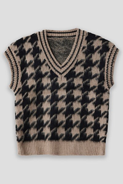 winter club V-Neck Women's Corded Sweater - Sleeveless, 100% Silk, Raised, 2 Colors