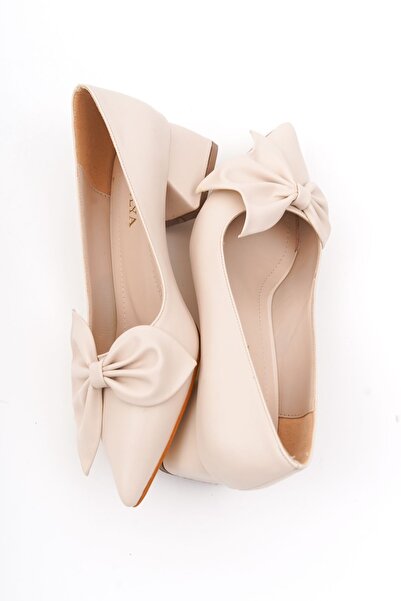 DİVOLYA Бежеві туфлі на підборах 4 см з гострим носком і бантом Camila