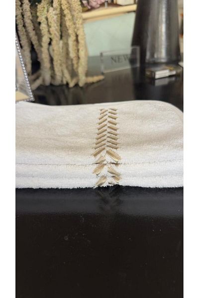 Gül Güler Embroidered Hand Towel Tulip