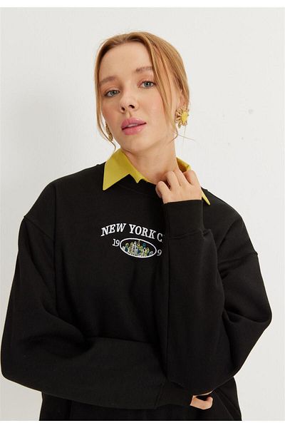 TUBİA Women's Black New York City Printed Oversize Sweatshirt