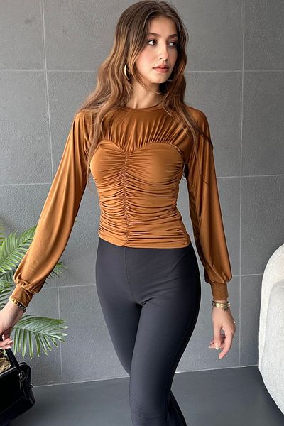 Fav Style Γυναικείο ντραπέ με λαιμόκοψη Λεπτομερής μακρυμάνικη μπλούζα κανέλα