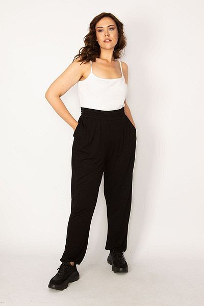 Şans Damă mărime mare, negru, cu elastic în talie și picioare, croială confortabilă, pantaloni sport cu buzunare 65n33763