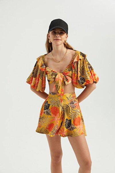 Hiccup Çiçek Desenli Yüksek Bel Düğmeli Fırfırlı Şort