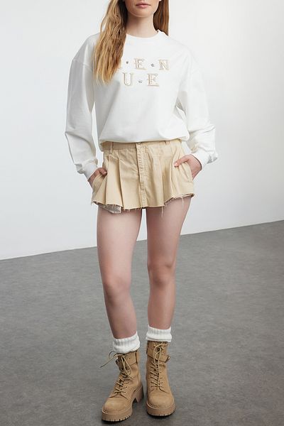 Edit by Trendyol Ecru Stone Color Slogan Printed Crop Sweatshirt - TEDAW25SW00017