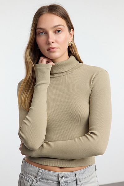 Trendyol Collection Ελαστική πλεκτή μπλούζα με ραβδώσεις - ζιβάγκο, λεπτομέρεια στα δάχτυλα, πέτρινη εφαρμογή - TWOAW21BZ0071