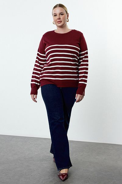 Trendyol Curve Burgunderroter gestreifter Strickpullover mit Rundhalsausschnitt TBBAW23AN00119