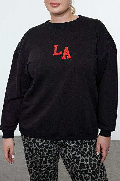 Trendyol Curve Velká černá vyšívaná pletená mikina - Tbbaw25Ao00023