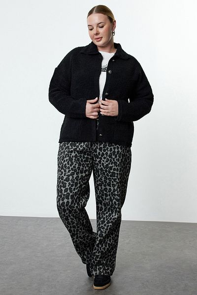 Trendyol Curve Schwarzer Strick-Cardigan mit Polokragen TBBAW25AV00011