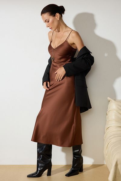 Trendyol Collection Кафява право изрязана сатенена макси тъкана рокля с презрамки TWOSS24EL00163