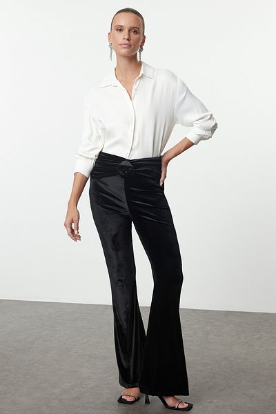 Trendyol Collection Schwarze, rosafarbene, detaillierte Strickhose TPRAW25PL00003
