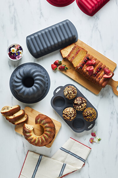 Karaca Nova Bake Anthracite 3-Piece Silicone Cake Mold Set