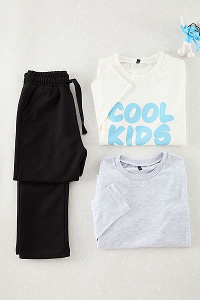 TRENDYOLKIDS Ecru-szürke 3 részes kötött öltöny fiúknak - szlogen TKDAW25AU00141
