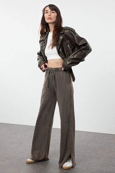 Trendyol Collection Dunkelbraune, dünne Strick-Jogginghose mit weitem Bein – Distressed/Pale-Effekt TWOAW22EA0426