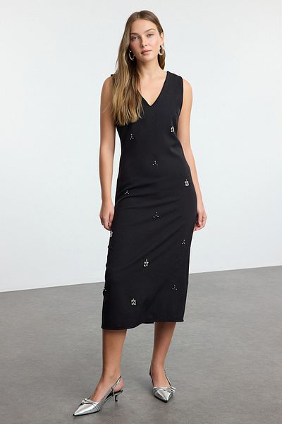 Trendyol Collection Vyšívané černé midi šaty s výstřihem do V - A-line, Gilet Woven Twoaw25el00438