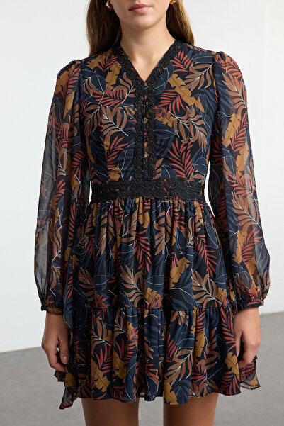 Trendyol Collection Többszínű virágos deréknyílás Mini bélelt szőtt ruha TWOAW25EL00534