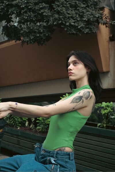 Toum Bluză crop cu detalii verzi Enya Takı basic fitilat