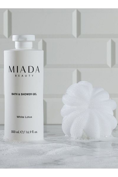 Miada Beauty Lotus Shower Gel - 500 ml Revitalizing and Moisturizing Shower Gel