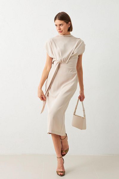 Setre Rochie midi bej - Croială relaxată și detaliu în talie