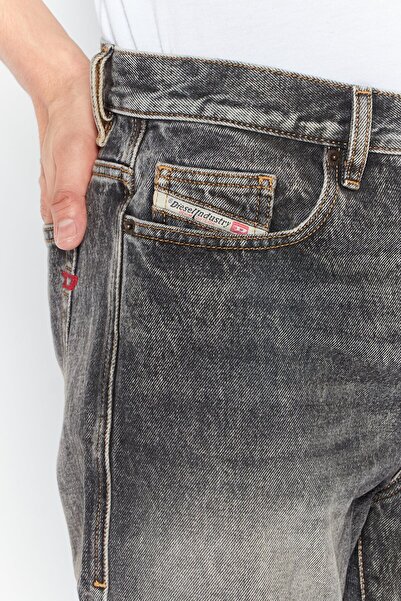 Diesel Men 2020 D-Viker Regular Fit Washed Non Stretchable Jeans, Black