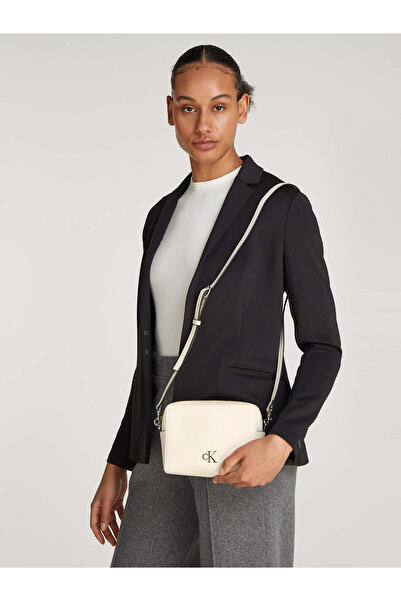 Calvin Klein Kadın Minimal Monogram Camera Çanta
