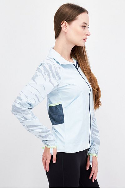 Puma سترة رياضية نسائية مقاومة للرياح، باللون الأزرق الفاتح