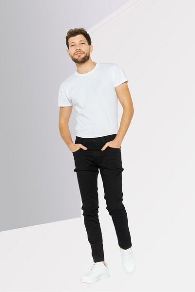 Diesel Men Carrot Fit Wash Stretchable Denim, Black