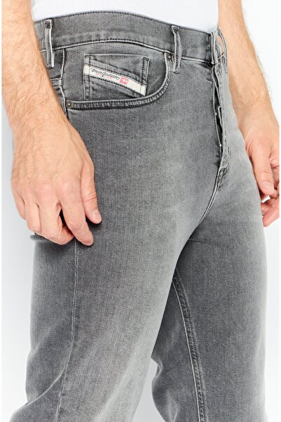 Diesel Men 2005 D-Fining Regular Fit Plain Stretchable Jeans, Black