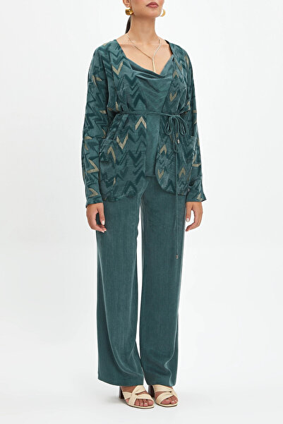 SERPİL Belden Bağcıklı Cepli Kendinden Desenli Degaje Yaka  Petrol Üçlü Takım...