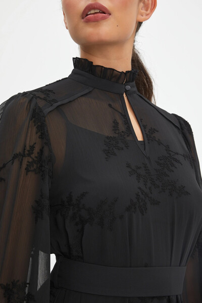 SERPİL Belden Kuşaklı Truvakar Kol Fırfırlı Çiçek Desenli Uzun Siyah Elbise 40411