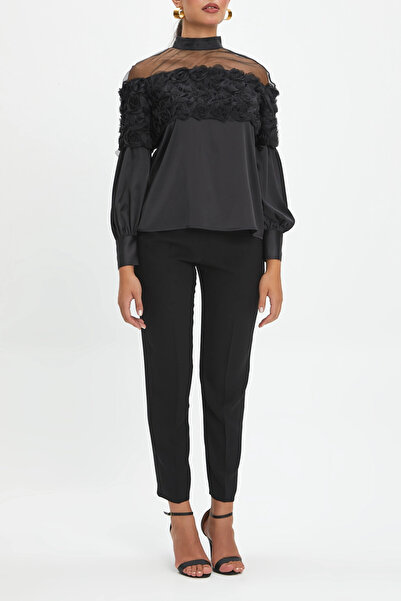 SERPİL Tül Yaka Organze Çiçek Detaylı Uzun Kollu Saten Siyah Bluz 40228