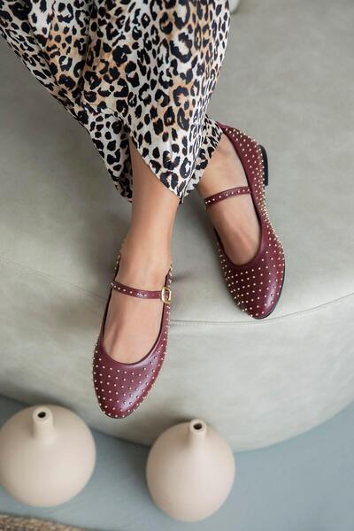 STRASWANS حذاء نوا بابيت نسائي من الجلد باللون العنابي