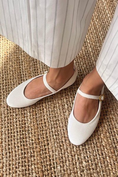 STRASWANS Λεπτομέρεια γυναικείας ζώνης Hollie Velvet Ballerina Beige