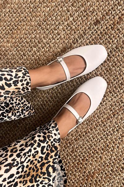 STRASWANS Berny Women's Belt Detail Leather Ballerinas White