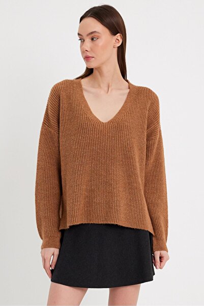 SHERIN سترة تريكو أساسية بياقة على شكل حرف V من الجمل