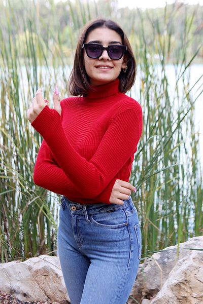 İpli Turtleneck Red Women's Sweater - Finger Detailed