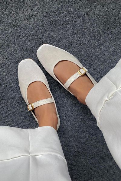 STRASWANS Λεπτομέρεια γυναικείας ζώνης Karmin Velvet Ballerina Beige