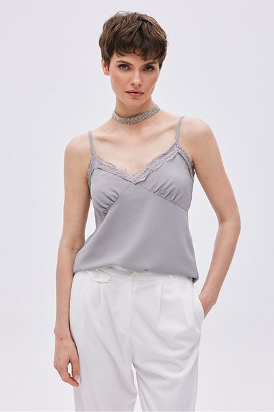 SHERIN Μπλούζα με λεπτή τιράντες σε γκρι σατέν look