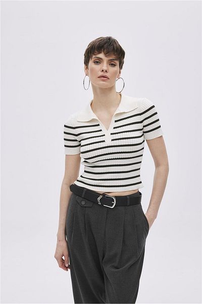 SHERIN Pulover din tricotaje în dungi cu guler polo ecru
