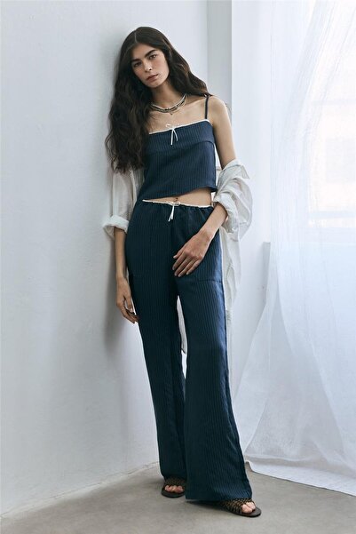 SHERIN Textured Bow Detailed Blouse